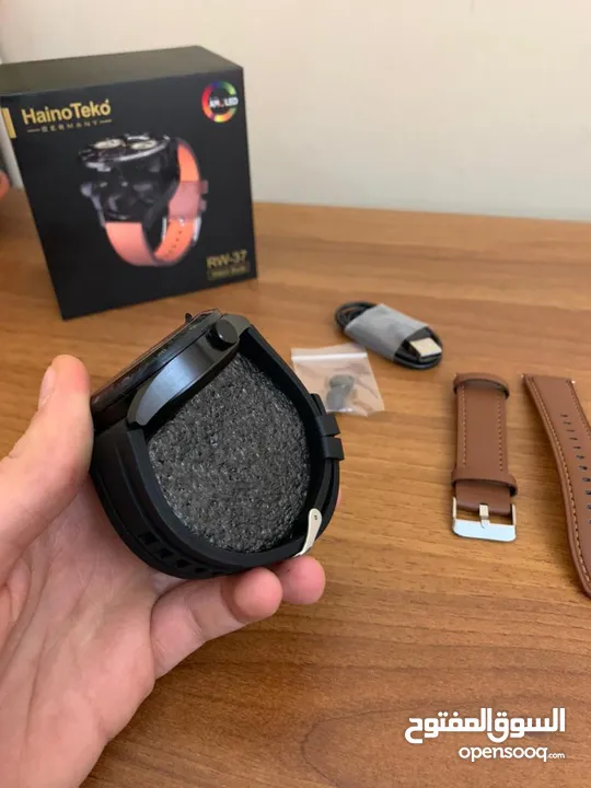 SmartWatch Connectée HainoTeko RW37 avec Écouteurs Intégrés de Façon Moderne – ساعة ذكية مع سماعات م