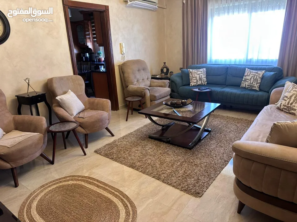 شقة مميزة للبيع ( اطلالة على عمان الغربية)