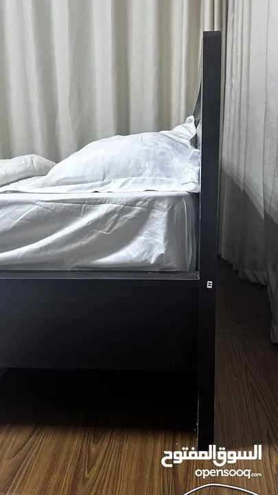 سرير/كرفايه كبيره لشخصين Queen Bed for two people