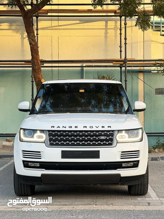 Range Rover Vogue V8  Gcc specs low millage Model2014