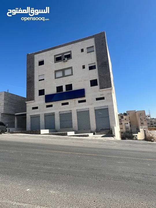 مبنى تجاري مؤجر بدخل سنوي 65 الف للبيع في المقابلين