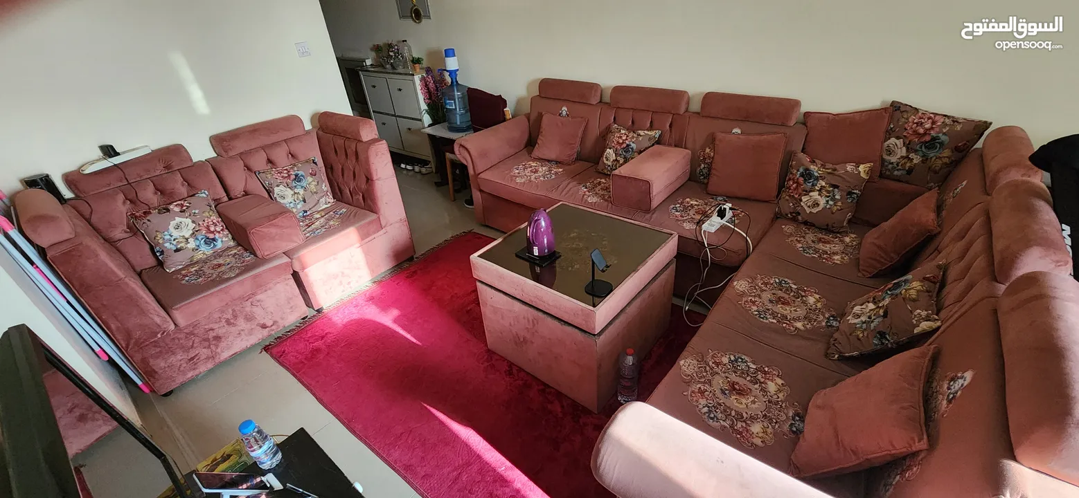 كنب بحالة ممتازه للبيع. 750 درهم  for sale 750AED IN AJMAN