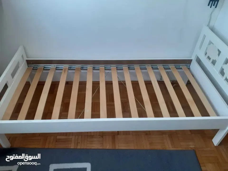 سرير اطفال من ايكيا عدد 2