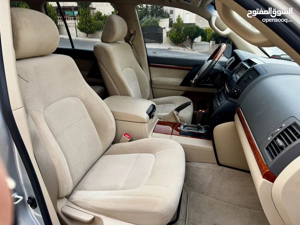 تويوتا لاند كروزر (GXR 2015 (V8 وارد صيانة الشركة ( طلب خاص 60th) مالك واحد بحالة الوكالة
