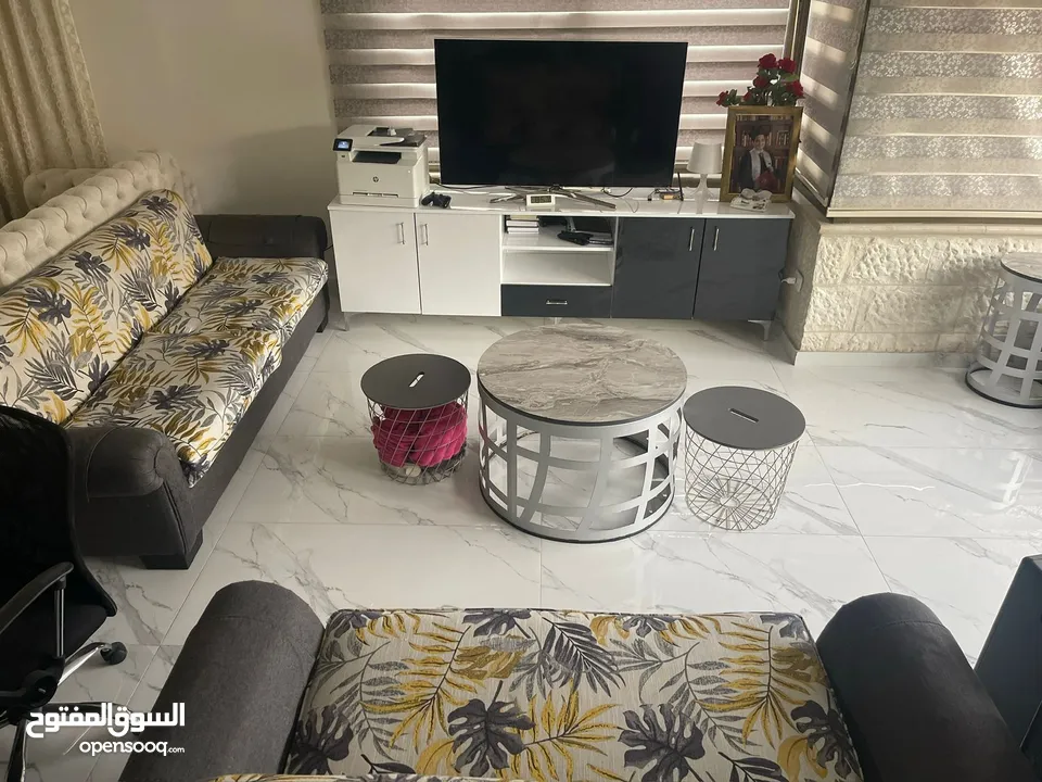 عفش بيت للبيع (مكيف،كنب، طاولة تلفزيون، طاولات وسطية، برادي، ، مغسلة،) *سعر حرق*  *الرقم بالعنوان*