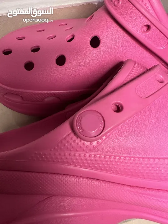 كروكس crocs حذاء رياضي/ شبشب بكعب عالي مريح وعصري