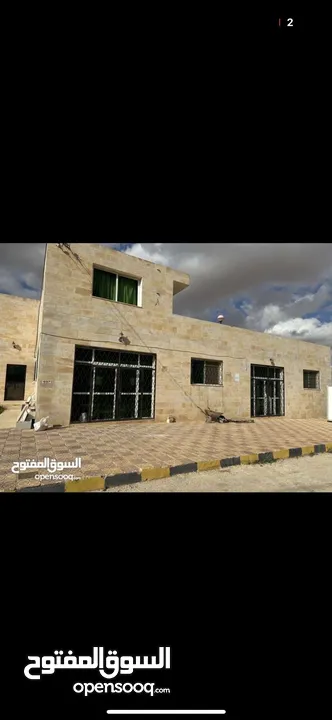 مجمع تجاري وطابق سكني مساحة البناء الأرضي (المجمع) 400 م2 والطابق الأول (سكني) 150 م