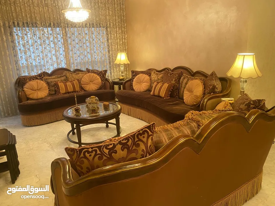 للبيع: طقم كنب صالون فاخر بمواصفات راقية وجودة عالية