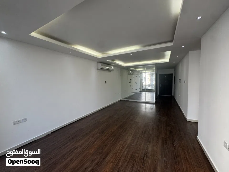 بسعر مميز للبيع شقة واسعة من غرفتي نوم