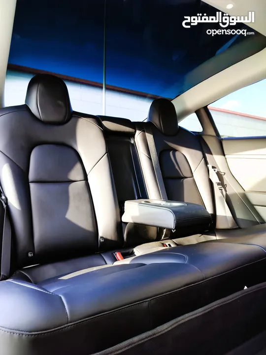 تيسلا 2022 model 3 فحص كامل اوتوسكور +B بدون ملاحظات بودي (كرت ابيض) بحالة الوكالة بسعر لقطة ومحرووق