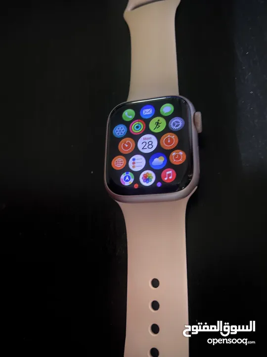 ساعة ابل الاصدار التاسع 9 باللون الوردي 41 مم Apple watch series nine 9 in the color pink 41 mm