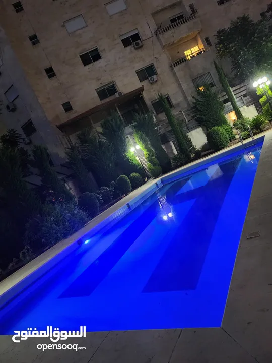 شقة مميزة في دير غبار مع بركة سباحة في العمارة