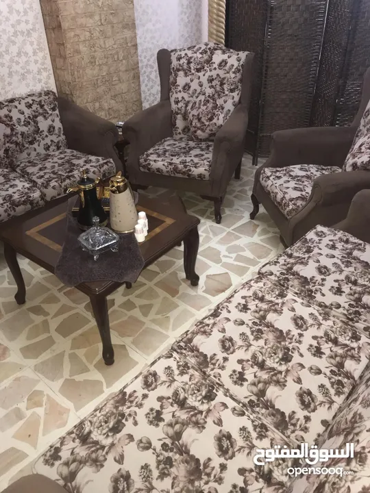 طقم كنب 7 مقاعد مع   للبيع