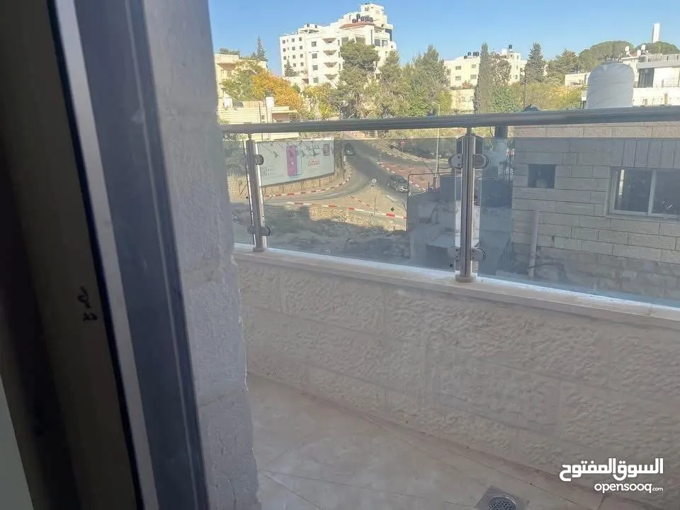 شقه لم تسكن من قبل في عين مصباح قرب مقر الاذاعه والتلفزيون