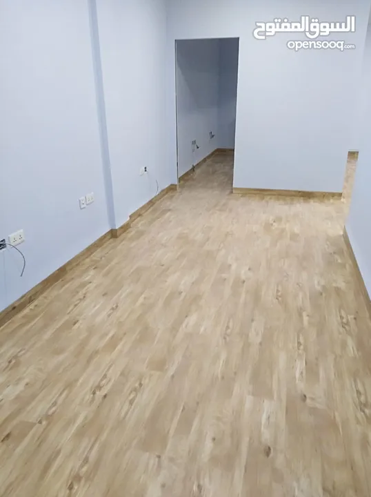باركيه ارضيات اوروبيه بجوده عاليه مقاومه رطوبه وخدش سهل تركيب  غير محتاج خلع بلاط فنيل