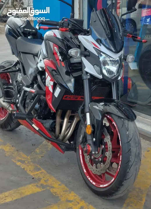 gsxs750 لون مميز