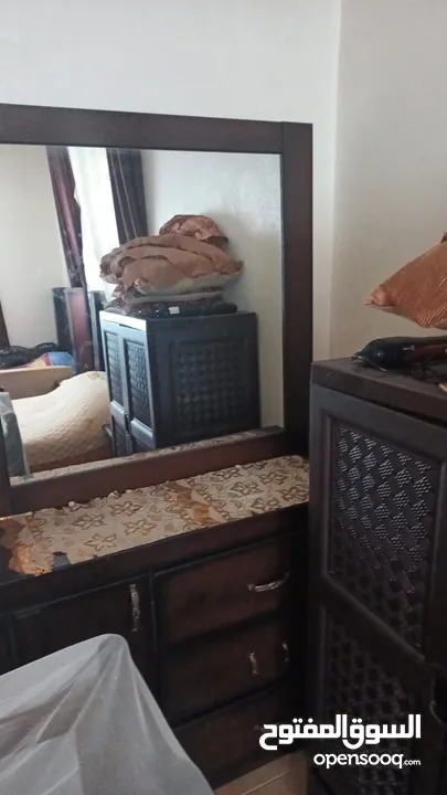 غرفة نوم مستعملة  بحالة جيدة