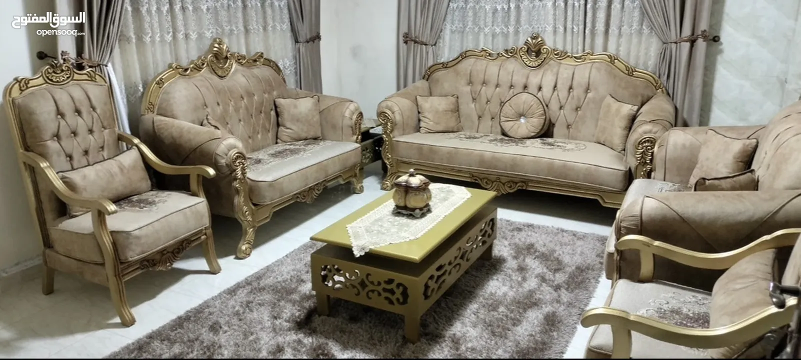 طقم كنب 9 مقاعد مع الطاولات بحالة الجديد غير مستخدم