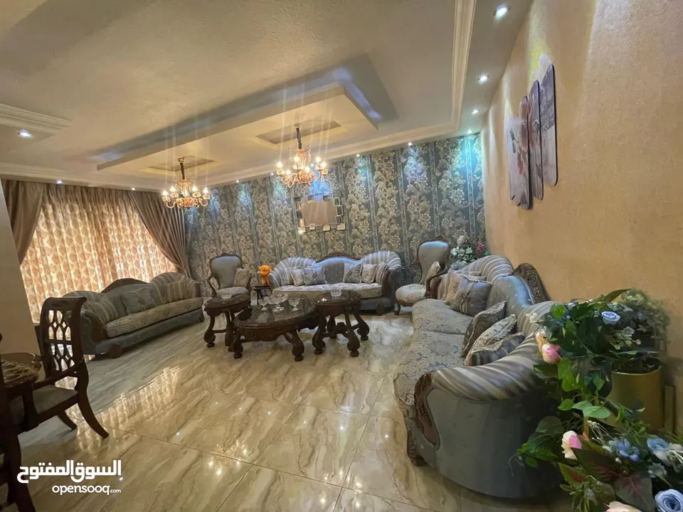 شقة مميزة للبيع في تلاع العلي 240 متر داخلي 160 متر خارجي