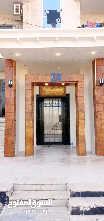 شقه لإيجار الشهري طابق 3 مع مصعد بريموت كل طابق 2 شقه  الحي الجنوبي قرب مطعم فول ونار عمارة الشيماء