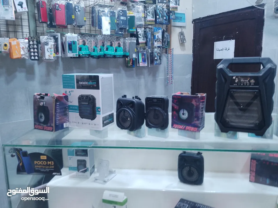 بضاعة محل إتصالات