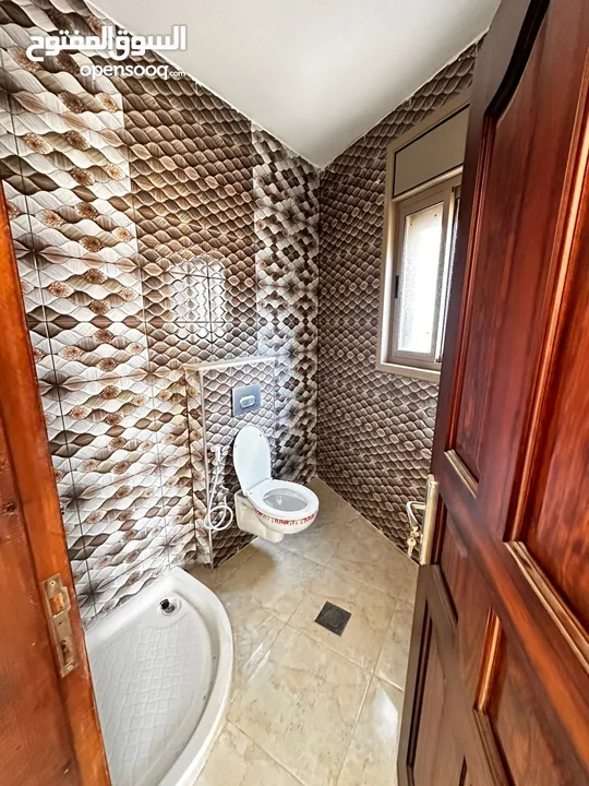 شقه للبيع في الطيره بالقرب من مدرسه زياد ابو عين بسعر مغري