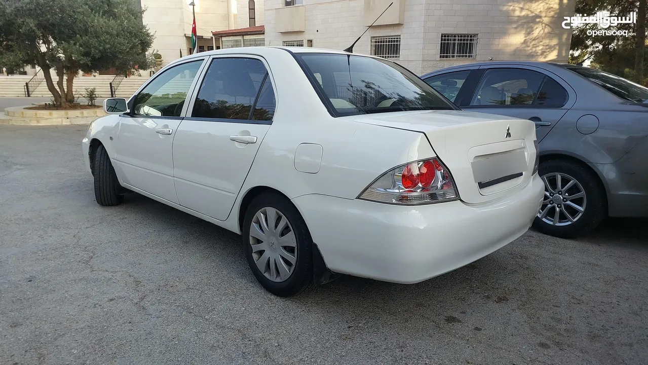 لانسر ابيض 2013
