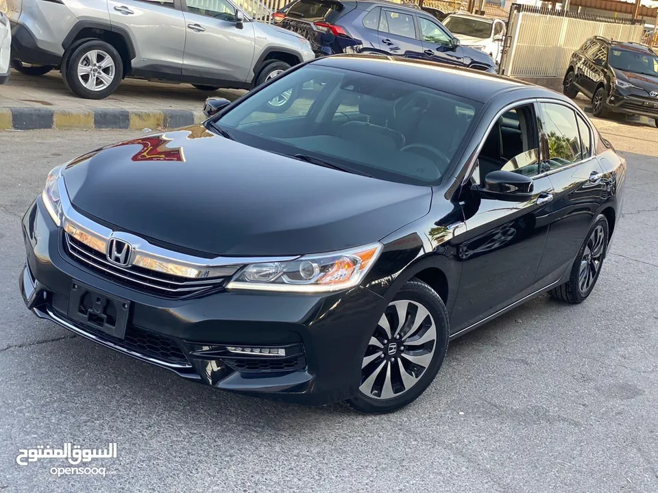 Honda Accord Hybrid clean title 2017 (حرة)