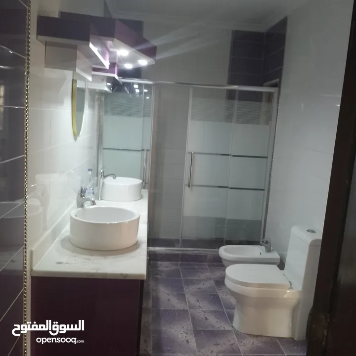 بيت طابق اول مع السطح للبيع- مدخل مستقل-اطلالة مميزة-  السلط ضاحية الزهور