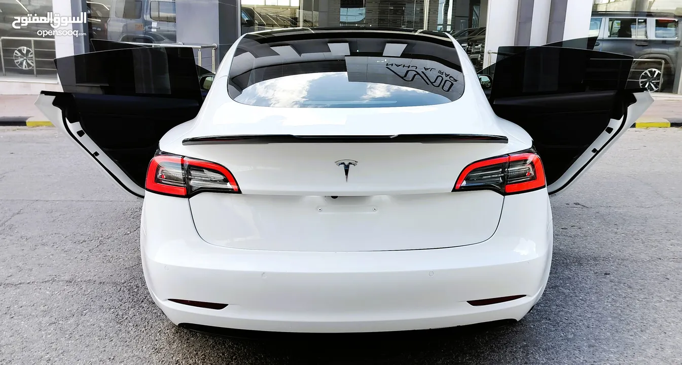 تيسلا 2022 model 3 بحالة الوكالة فحص كامل اوتوسكور +B لون مميز في الحرة للبيع بسعر لقطة ومحرووووق