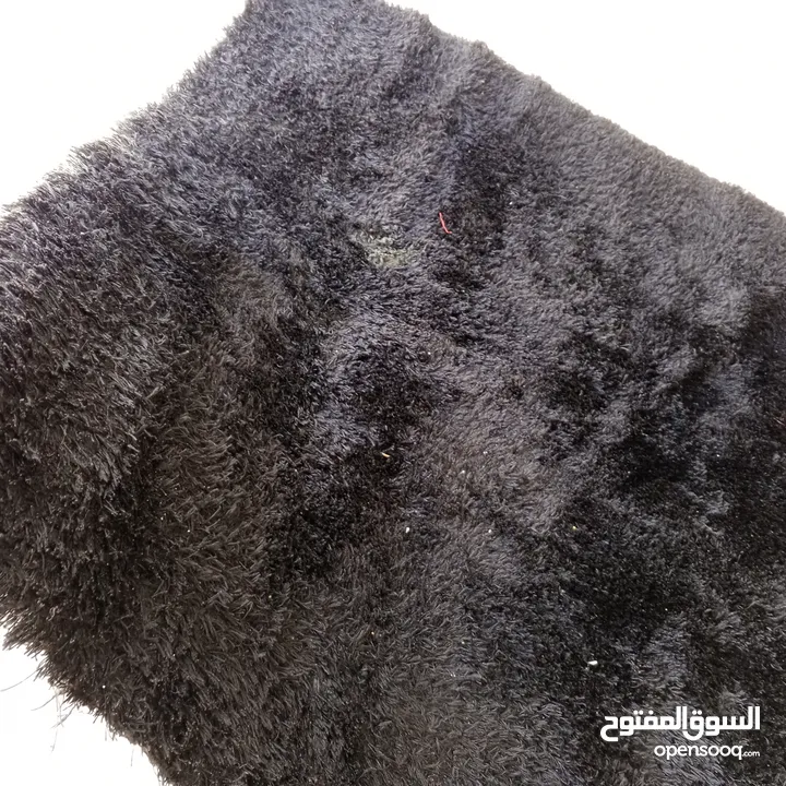 سجاد فرو اسود للبيع
