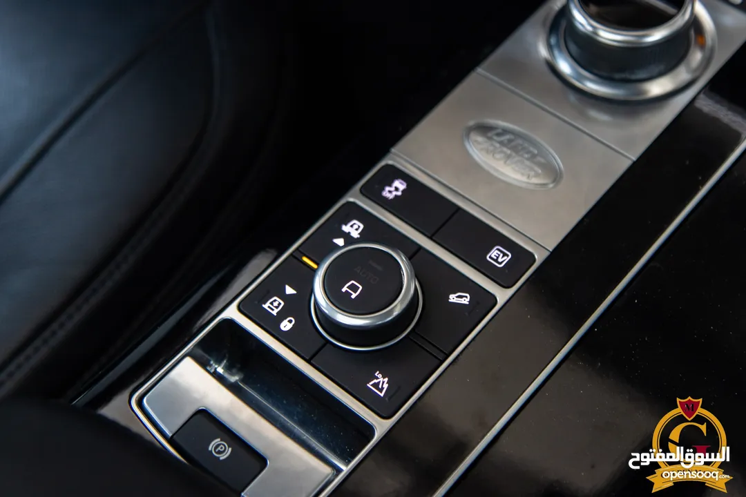Range Rover Vogue 2021 Autobiography Black package   السيارة وارد الماني و قطعت مسافة 33,000