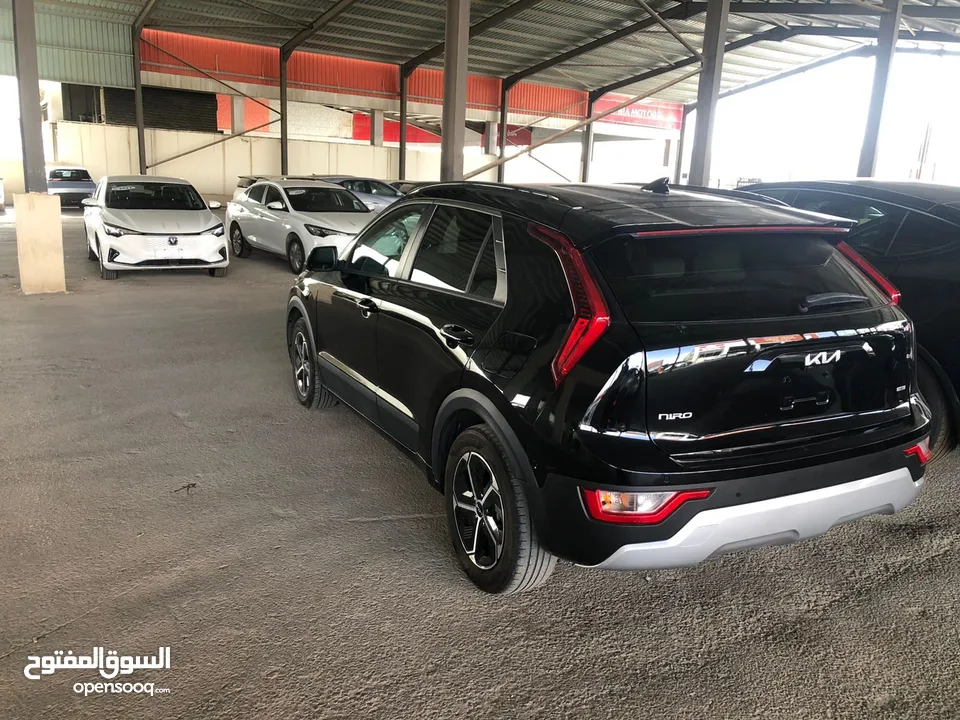 كيا نيرو موديل 2023 لون اسود هايبرد