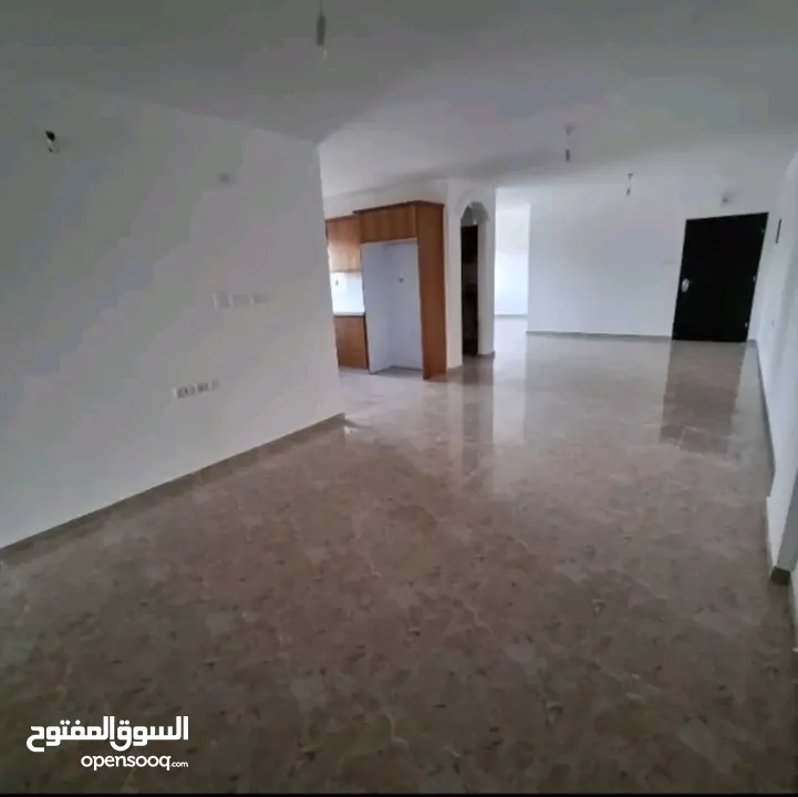 شقة مع مطبخ وساعة ماء وكهرباء قرب عسل وبصل