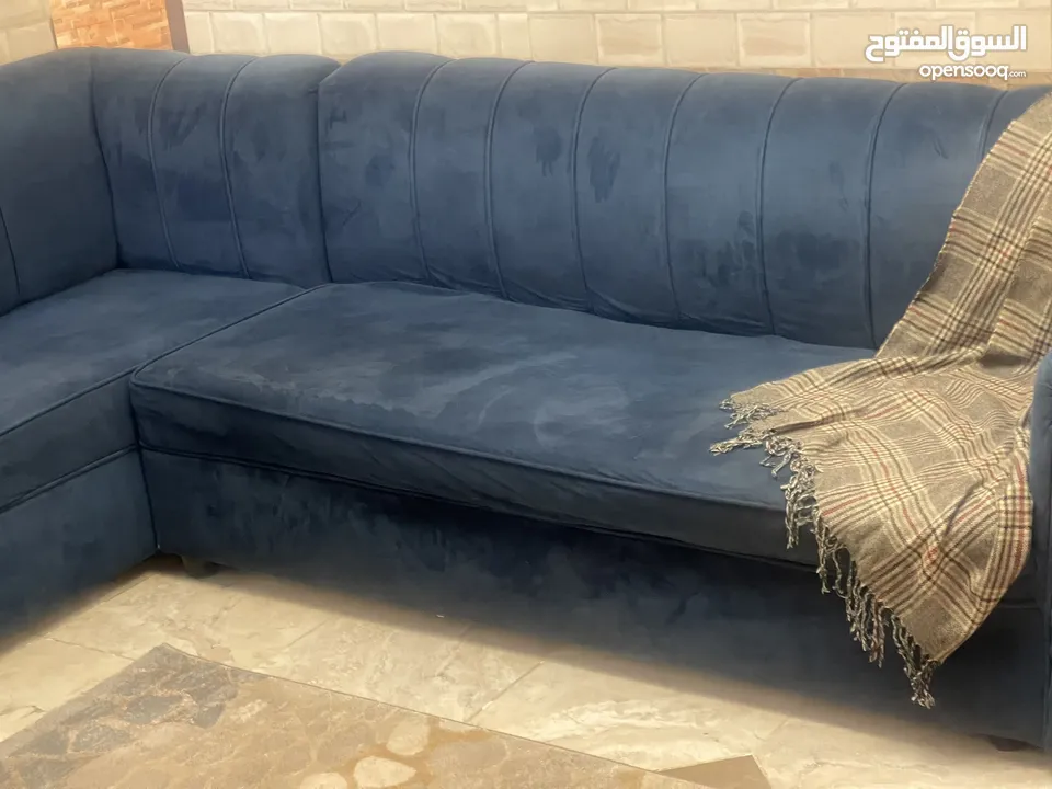 كورنرين مع سجاد للبيع مستعجل بداعي السفر