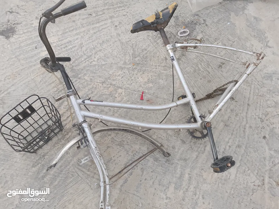 سلام عليكم في معي بسكليت مستعمل للبيع المستعجل نمره 26 شغاله ميه الميه