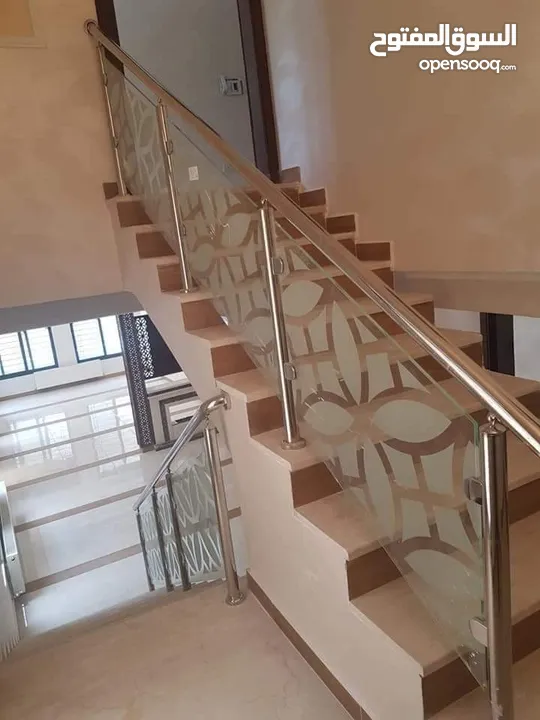 وتركيب السيكوريت والشور بوكس وجميع أعمال الزجاج والألمنيوم بجودة عالية"