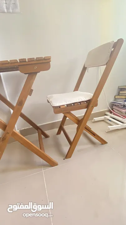 اثاث للحديقة طاولة و2 كراسي  Little used foldable table and 2 foldable chairs for balcony