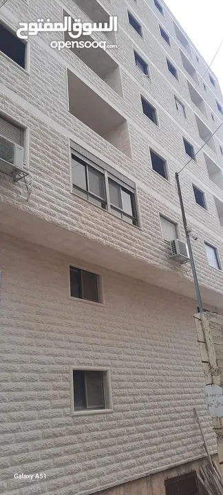 شقة عظم في منطقة هادئة و حيوية