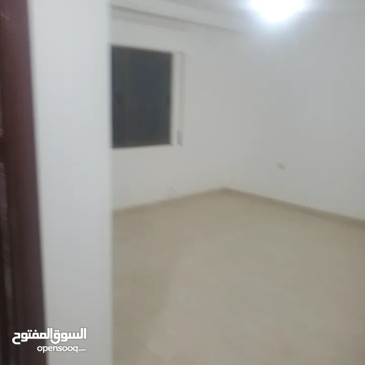 3 شقق باقي من المشروع السلط منطقة اسكان المهندسين شقق سوبر ديلوكس شبه ارضي موقع ممتاز أبراج البلقأ
