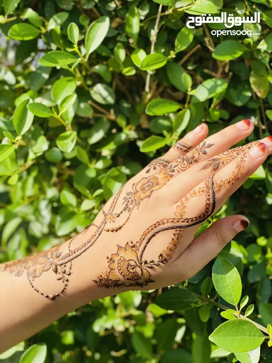 Henna artist