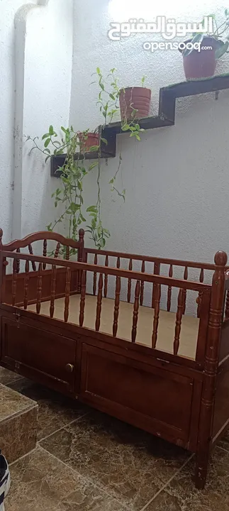 سرير اطفال خشب ثقييل ......