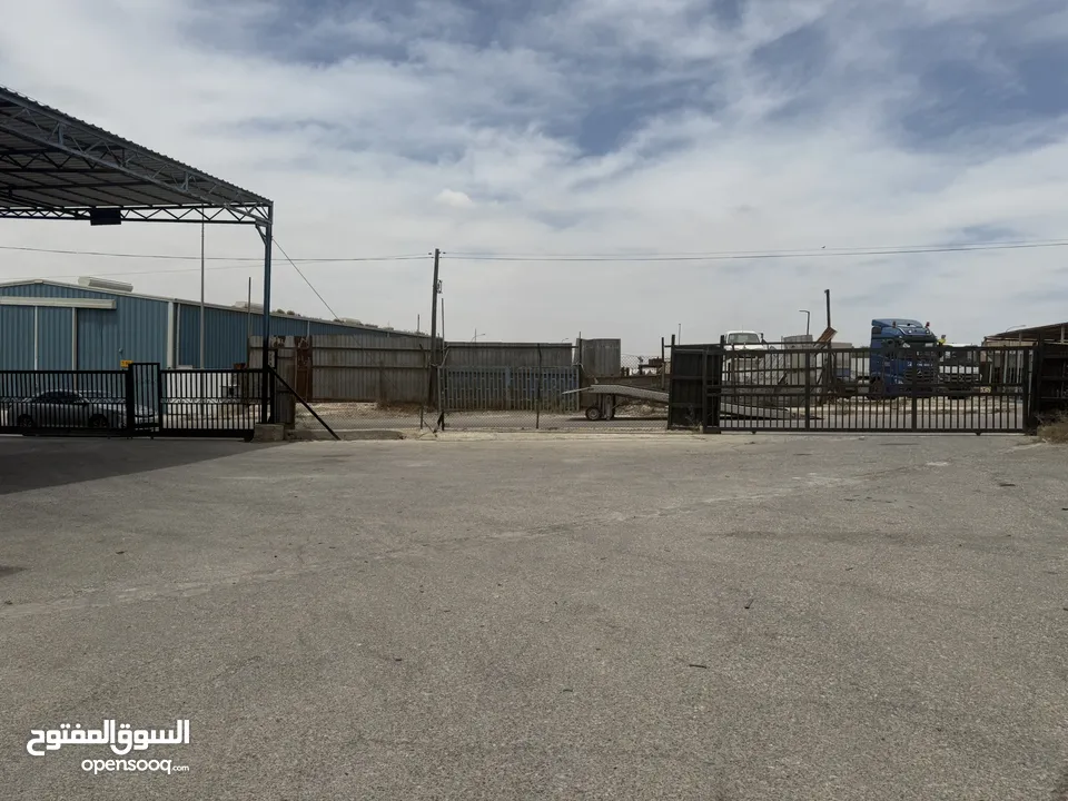 مستودع مع هنغر وسدة