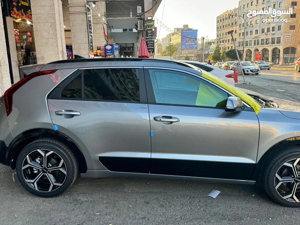 كيا نيرو 2025 Kia niro للإيجار ب افضل الأسعار مكتب الصقر الأسود لتأجير السيارات.
