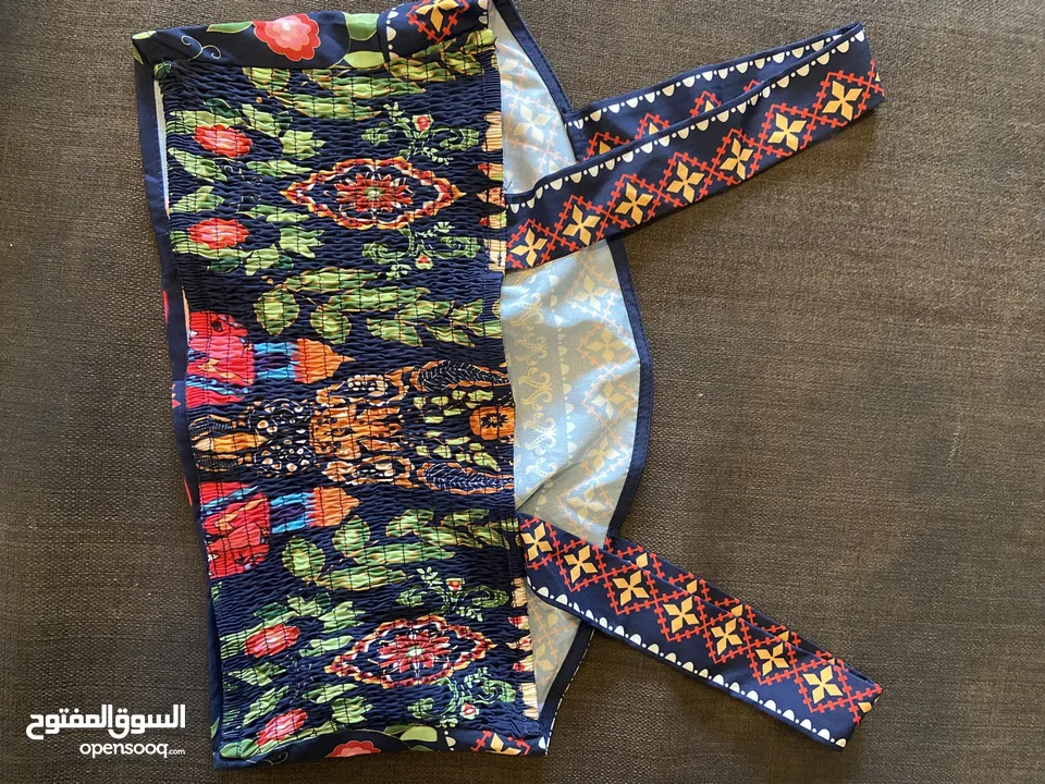 طقم صيفي جميل جدا بنقشة مميزة بحجم متوسط لإطلالة صيفية جميلة
