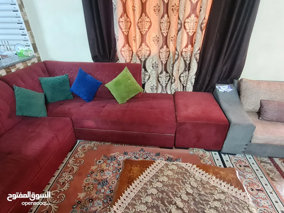 طقمين كنب للبيع تفصيل بحاله جيدة مستعمل بحاله جيدة للبيع