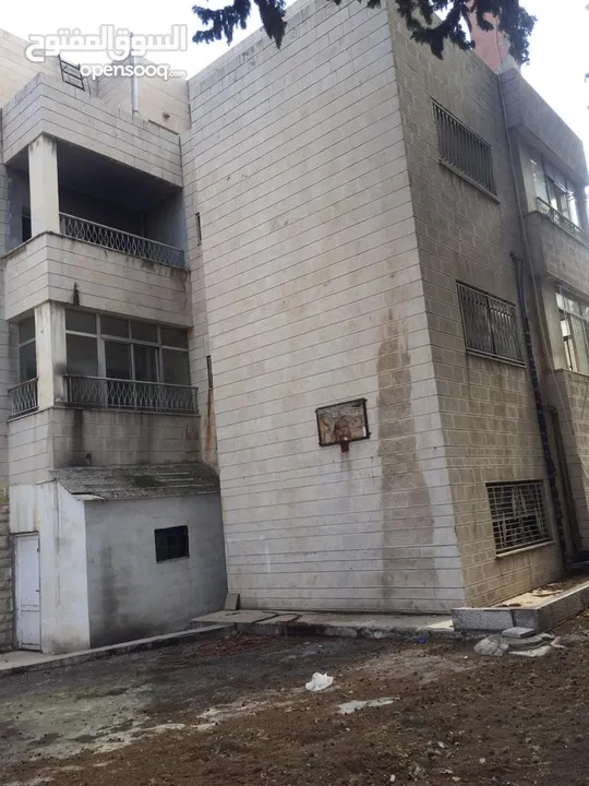 عمارة للبيع في منطقة حيوية في الشميساني، تصلح لعدة مشاريع استثمارية