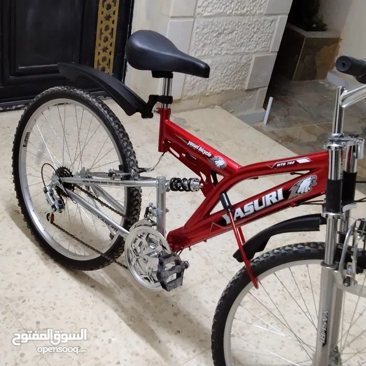 بسكليت جبلي وليس رود طارات المنيوم مستعمل بحالة الوكالة استعمال شهرين