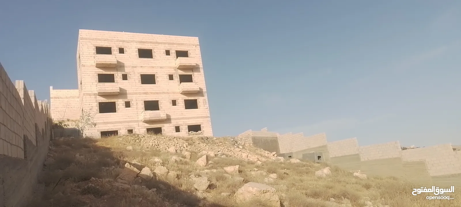 عماره سكنيه في صالحية العابد مكونه من أربع طوابق  وكراج وبئر ماء 60 متر وكوشان مستقل جميع الخدمات