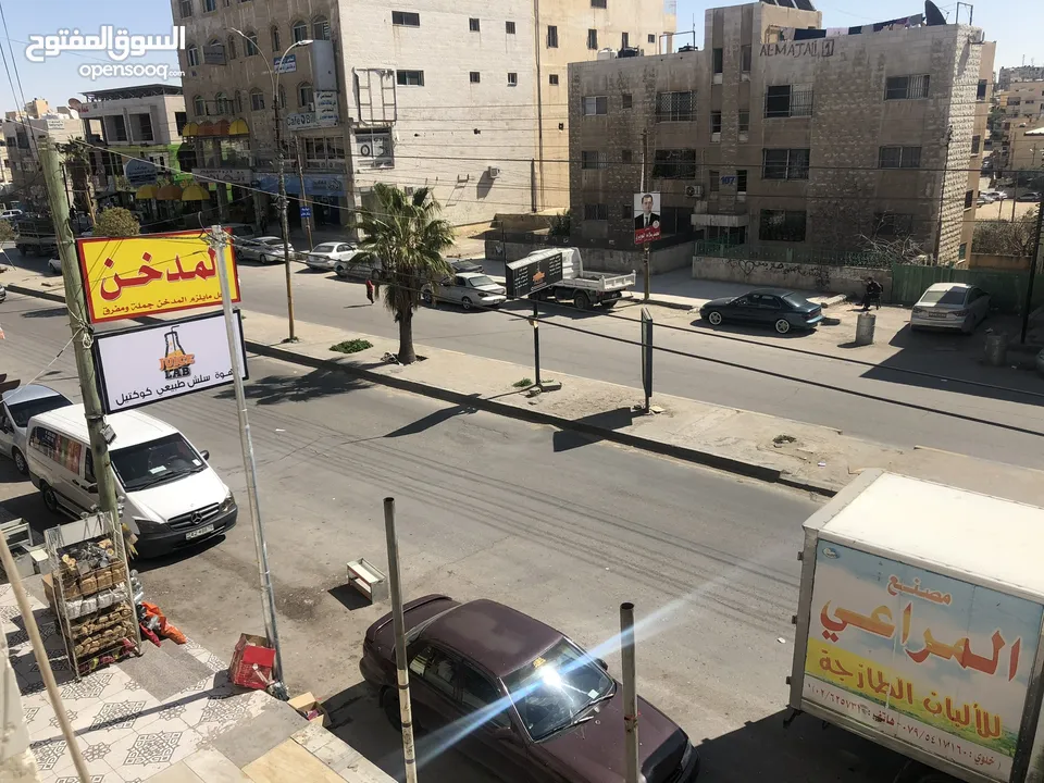 ثلاث محلات تجاريه ومخازن علي شارع 36 التجاري الزرقاء الجديدة في افضل موقع في الشارع
